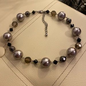 🔸EUC—gray, black and crystal beaded choker ❤️❤️